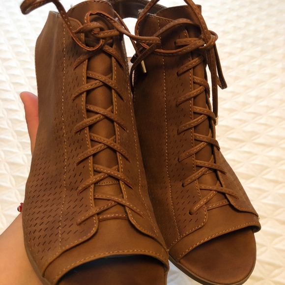 Heels - Picture 2 of 4